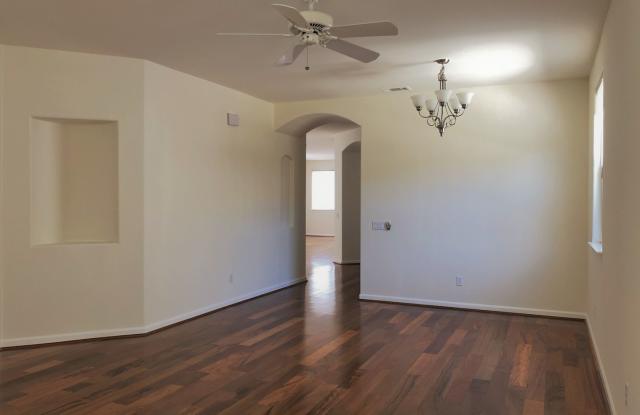 Available Nov. 1st! 3 Bedroom 2 Bath Spacious Home Located In Los Alamos Gallery 3