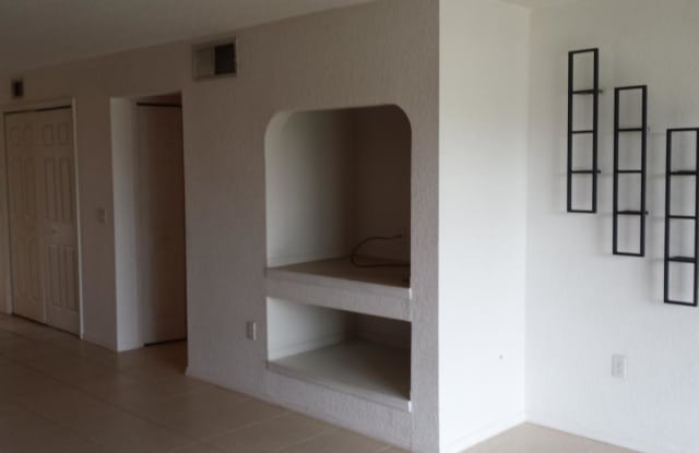 2 Bed 2 Bath Condo of 14037 Fairway Island Dr 225 Gallery 3