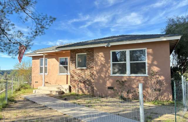 AVAILABLE NOW HOUSE ON THE HILL- CALIMESA- VIEWS 4+2 photos photos