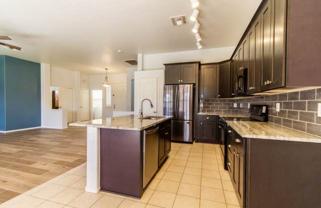 **NOW AVAILABLE** Gilbert 3 bed 2 bath Spacious Home photos photos
