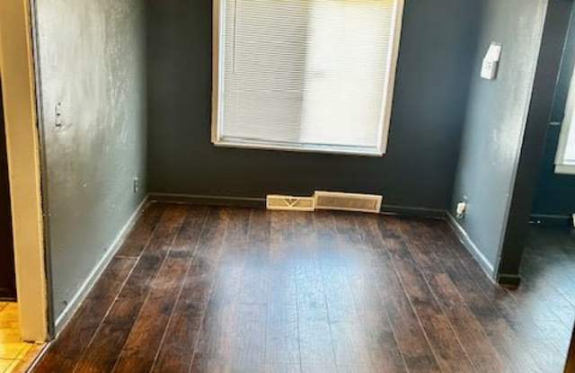 2621 Davison Rd - 2621 Davison Road, Flint, MI 48506