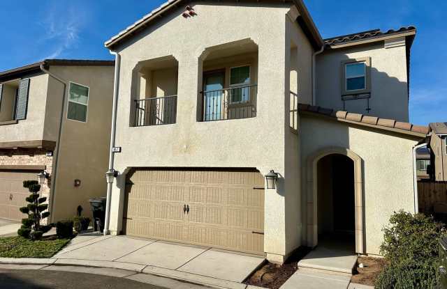 Newly Built 3/2.5 Bonadelle Home in Riverstone Community photos photos