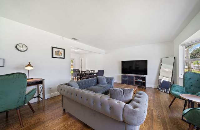 1342 Essex Drive Gallery 4