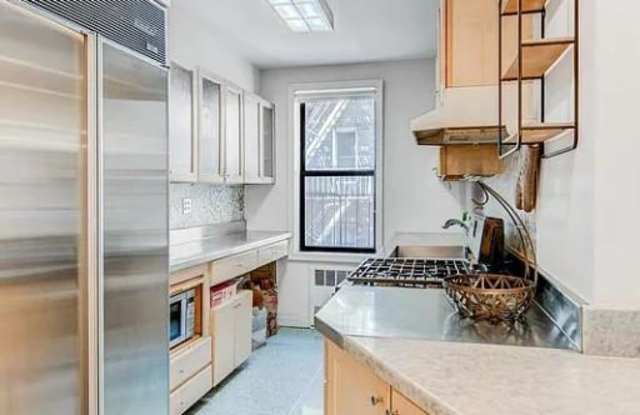140 Seventh Avenue Gallery 2