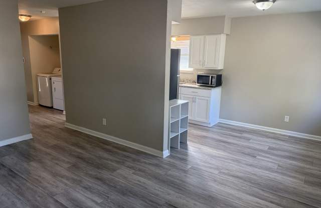 Now available! Cute 2BR Bugalow near garfield Park Gallery 4