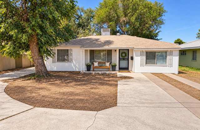 Spacious 5-Bedroom Home with 2 Baths – Plenty of Room to Live & Entertain Gallery 1