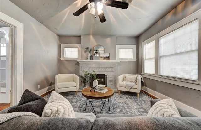 2301 N Shartel Ave photos photos