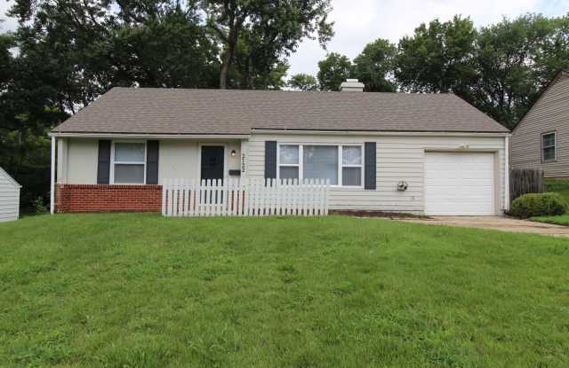 3 Bedroom 1 Bath Home In Prairie Village photos photos