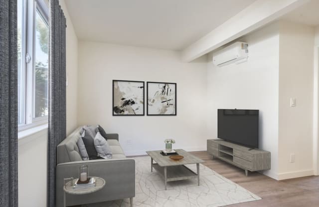Eaves Creekside Gallery 3