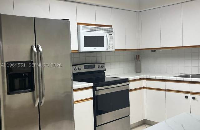 3530 Mystic Pointe Dr Gallery 4
