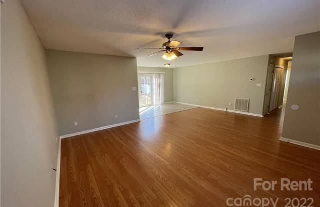 2037 Summerfield Circle Gallery 2
