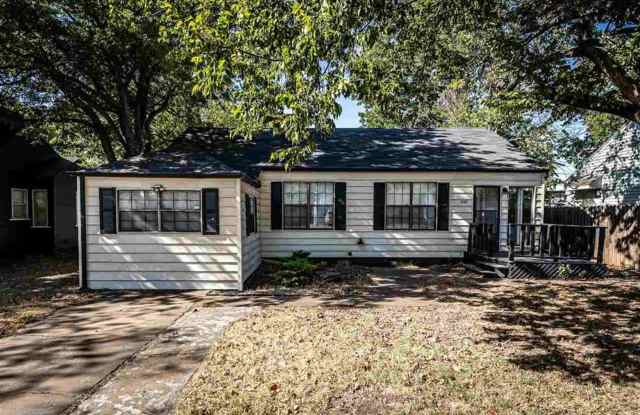 1707 NW Oak Avenue Gallery 3