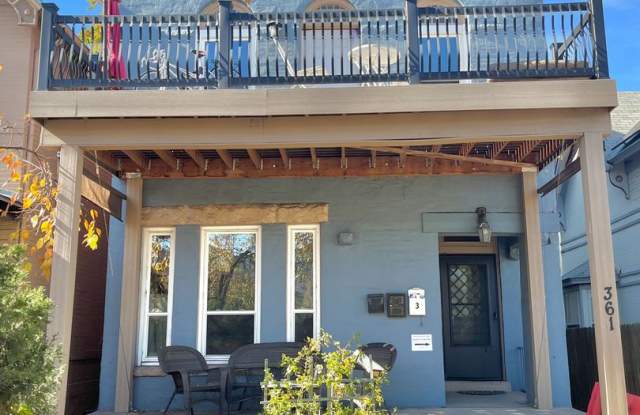 Beautiful 2 bed 1 bath in unit W/D, renovated kitchen, walkablitiy! photos photos