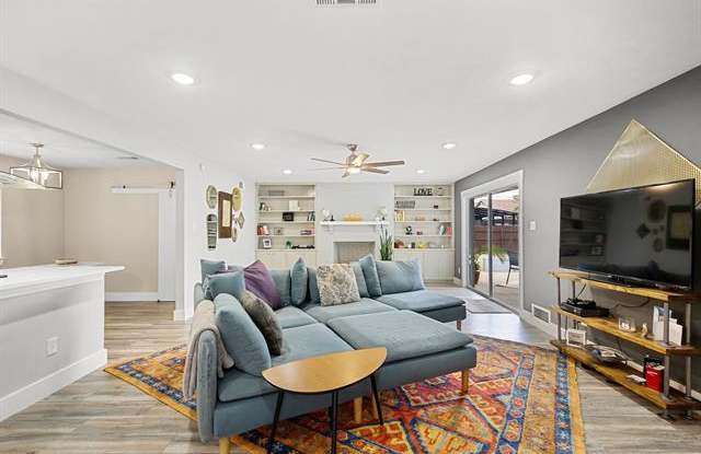 5215 Elkridge Drive Gallery 3