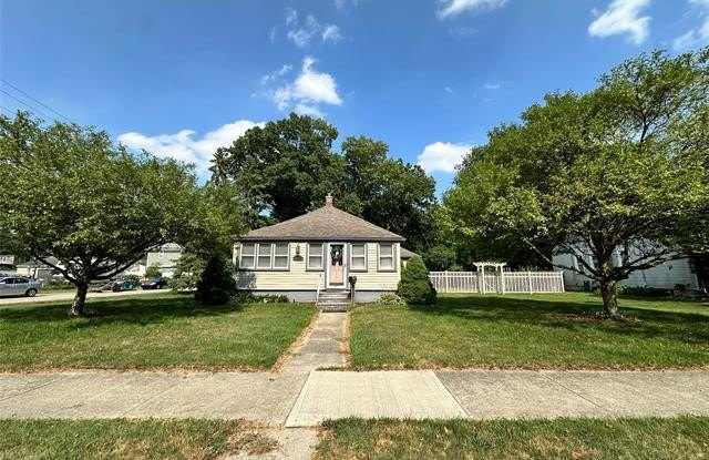 1505 Wyandotte Avenue photos photos