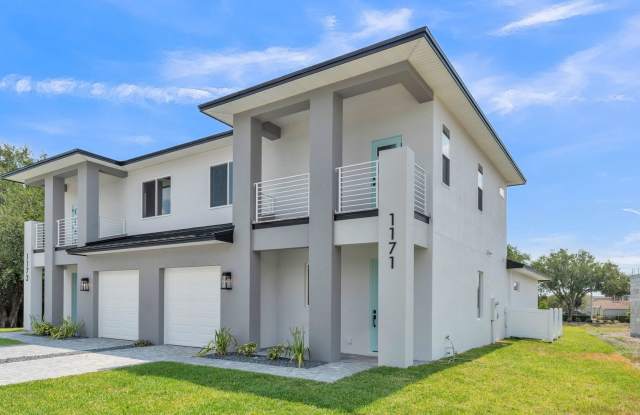 Stunning New Construction Villa for Rent Near Lake John Gallery 3