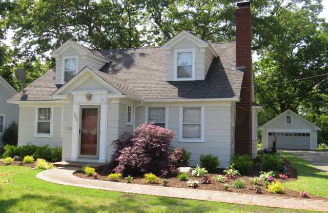 Country Charmer - 163 Woodhull Avenue, Suffolk County, NY 11901