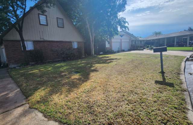 Very nice home located in the Eisenhower Village! NO PETS! photos photos