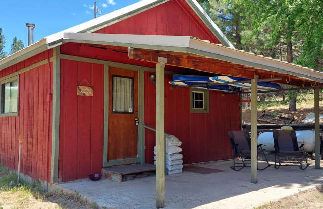 Cozy Red Cabin in Boise County - 30 Minutes from Boise photos photos
