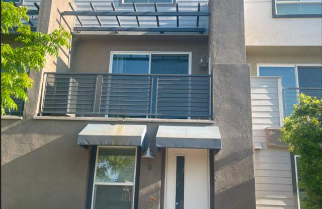 Just Reduced!! Charming 3 Bed/3 Ba Townhouse $3,555/mo. photos photos