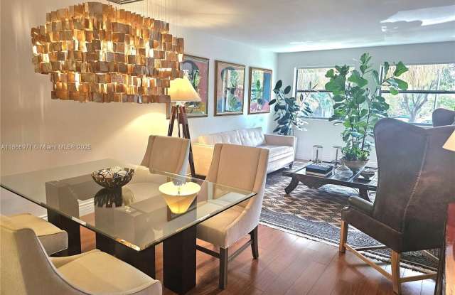 8180 Geneva Ct - 8180 Geneva Court, Doral, FL 33166