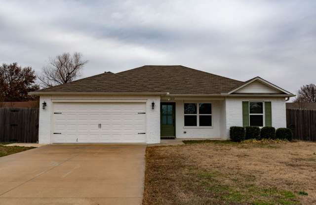 Charming 3-Bedroom, 2-Bath Home in Haskell! photos photos