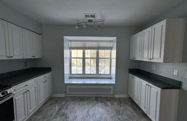 2459 WENTWORTH Drive Gallery 2