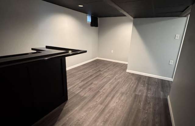 37 Flood Drive Gallery 4