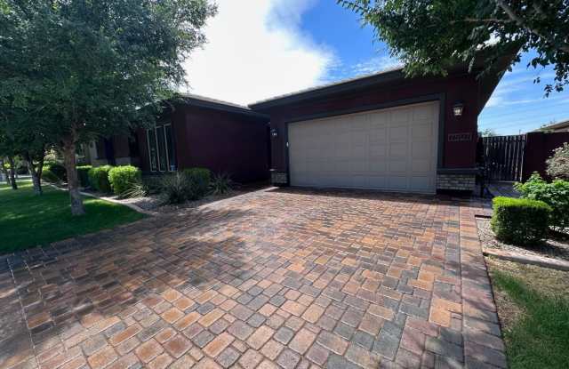Beautiful Home in East Mesa! Gallery 3