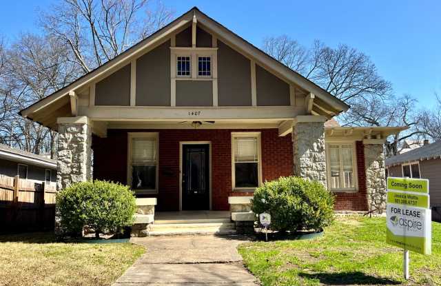 Spacious Three Bedroom Two Bath in Central High Historic District Gallery 1
