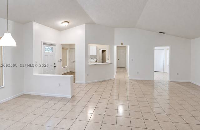 18825 NW 52nd Ct Gallery 4