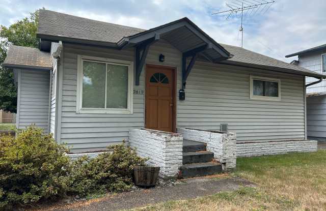 Updated Three Bedroom Close to Lake Sacajawea photos photos