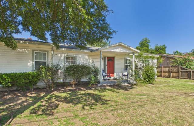 Spacious Kitchen, Large Living Room & Private Primary Bath photos photos