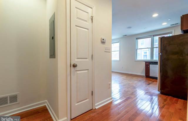 1429 POPLAR Street Gallery 3