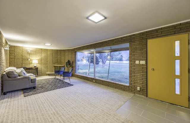 1900 N Main Gallery 4