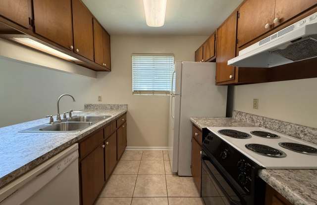 Eastside townhome off Park Ave avail NOW! Gallery 4