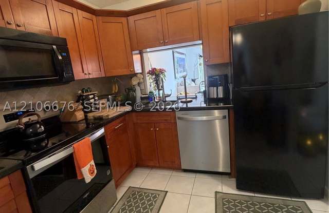 3733 Carambola Cir N Gallery 2