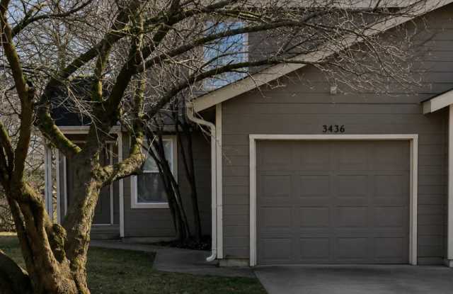 Great 2 Bed 2 Bath 1 Car Garage Split Level Duplex photos photos