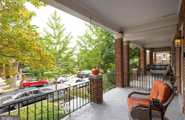 2216 39TH PLACE NW Gallery 4