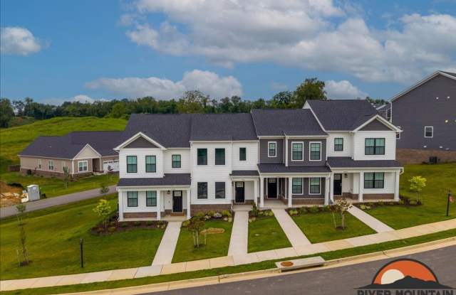Well-Located Townhome with Private Off-Street Parking Gallery 4