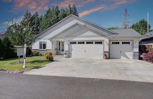 Large 3 Bed 2 Bath Home in Battle Ground!! photos photos