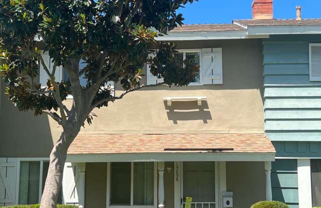 Beautiful townhome must see! ready to move in- Gallery 3