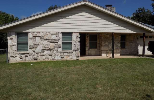 220 Becker St - 220 Becker Street, Boerne, TX 78006