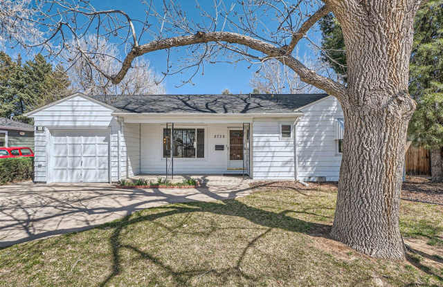 Beautiful 3-Bedroom Home in Denver – Available in August photos photos