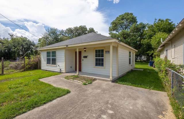 2 bedroom / 1 bath Move in ready in 77705! Gallery 1