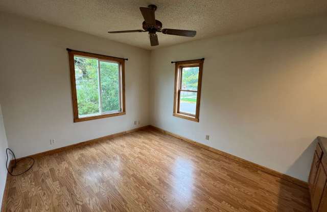 Spacious 3bd/2ba - AVAILABLE NOVEMBER! Gallery 4