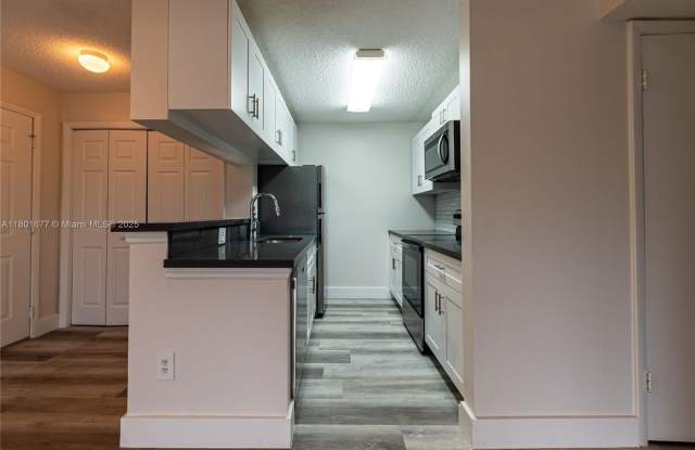 4321 W Mcnab Rd photos photos