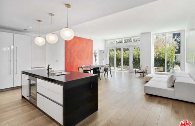 9000 W 3rd St unit: 106 photos photos