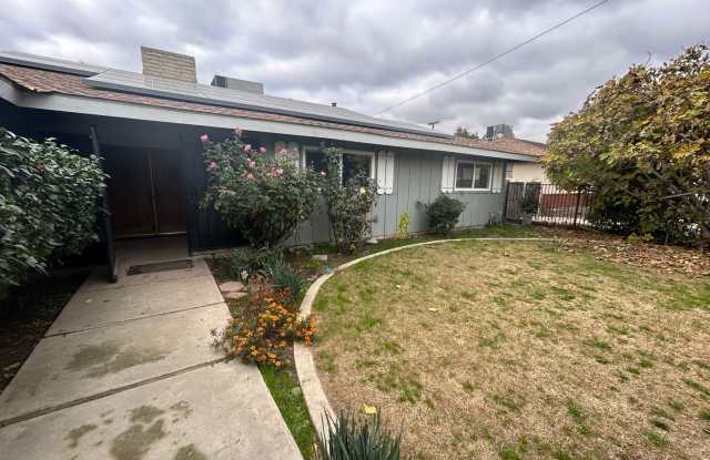 Entertainers Paradise in SW Bakersfield 3 Bed/3 Bath w/ Pool, Solar & Deposit Alternative Option photos photos