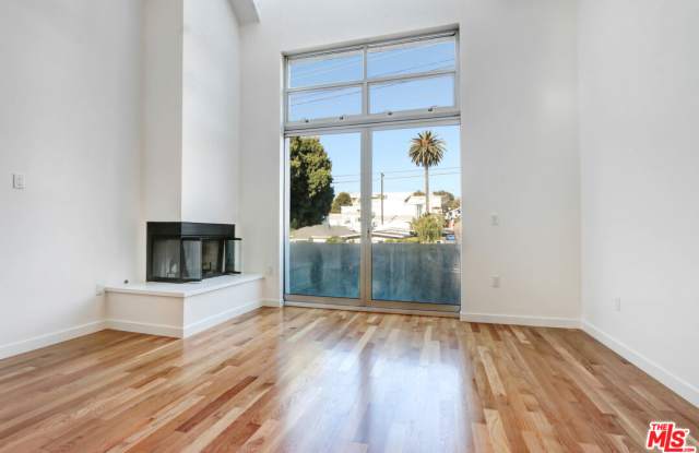 746 Marine St Gallery 3